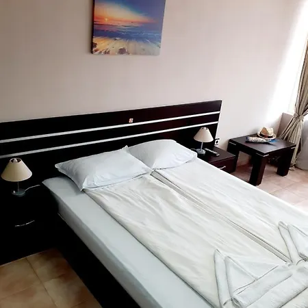 смокиня Gæstehus Obzor