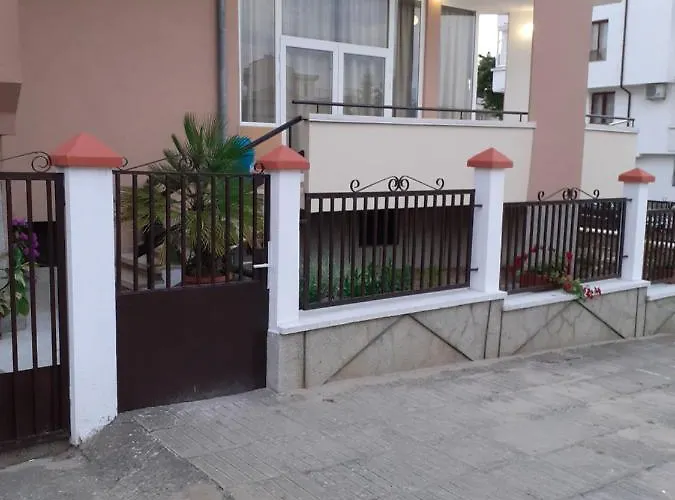 Pensiune смокиня 3*